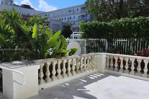 Appartement à louer à Miami Beach, Floride: 1 chambre, 46.45 m2 № 1956371 - photo 2