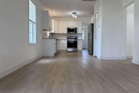 House in Gibsonton, Florida 3 bedrooms, 102.56 sq.m. № 2318361 - photo 10