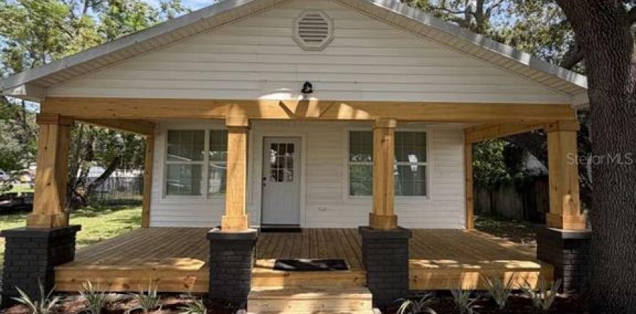 House in Gibsonton, Florida 3 bedrooms, 102.56 sq.m. № 2318361