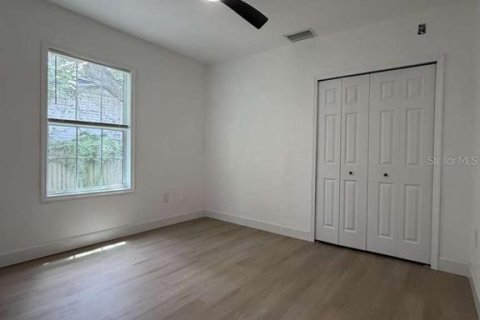 House in Gibsonton, Florida 3 bedrooms, 102.56 sq.m. № 2318361 - photo 20