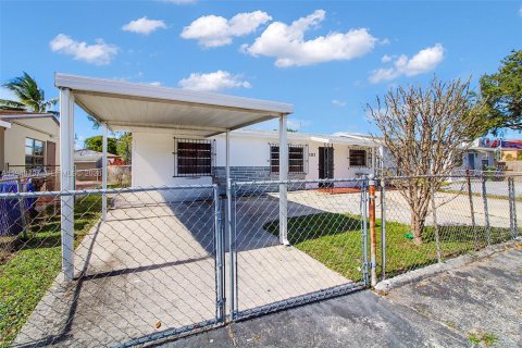 Купить виллу или дом в Форт-Лодердейл, Флорида 3 спальни, 99.22м2, № 2007616 - фото 12