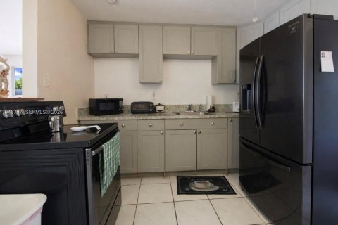 Купить виллу или дом в Форт-Лодердейл, Флорида 3 спальни, 99.22м2, № 2007616 - фото 15