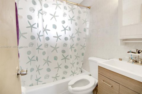 Купить виллу или дом в Форт-Лодердейл, Флорида 3 спальни, 99.22м2, № 2007616 - фото 4