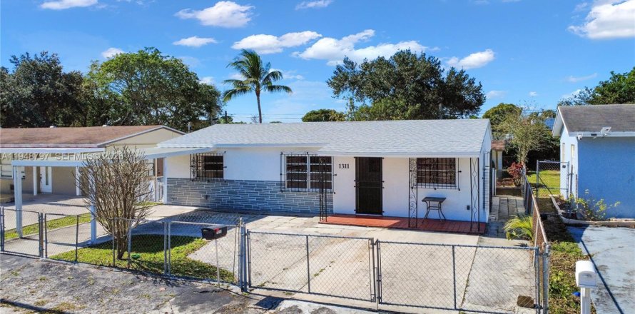 Дом в Форт-Лодердейл, Флорида 3 спальни, 99.22м2 № 2007616