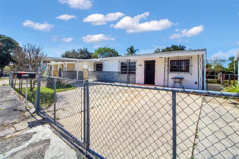 Купить виллу или дом в Форт-Лодердейл, Флорида 3 спальни, 99.22м2, № 2007616 - фото 11