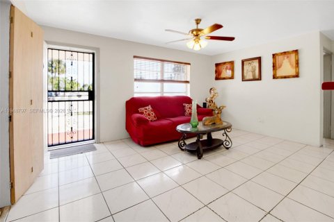 Купить виллу или дом в Форт-Лодердейл, Флорида 3 спальни, 99.22м2, № 2007616 - фото 13