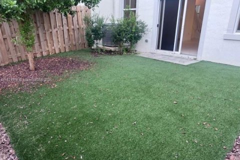 Townhouse in Coral Springs, Florida 3 bedrooms, 124.86 sq.m. № 1927494 - photo 21