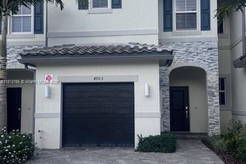 Townhouse in Coral Springs, Florida 3 bedrooms, 124.86 sq.m. № 1927494 - photo 1