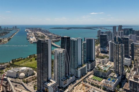 Condominio en venta en Miami, Florida, 5 dormitorios, 967.21 m2 № 2016816 - foto 15