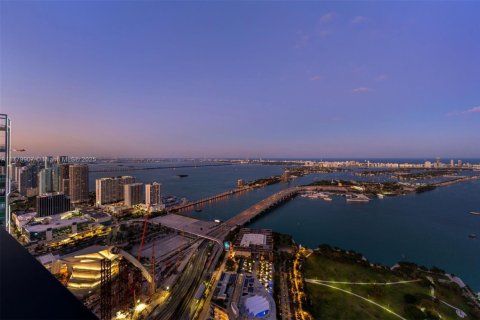 Condominio en venta en Miami, Florida, 5 dormitorios, 967.21 m2 № 2016816 - foto 11