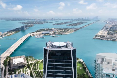 Condominio en venta en Miami, Florida, 5 dormitorios, 967.21 m2 № 2016816 - foto 17