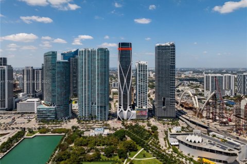 Condominio en venta en Miami, Florida, 5 dormitorios, 967.21 m2 № 2016816 - foto 13