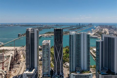 Condominio en venta en Miami, Florida, 5 dormitorios, 967.21 m2 № 2016816 - foto 16