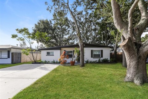 Villa ou maison à Saint Petersburg, Floride 3 chambres, 115.01 m2 № 2358513