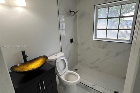 Casa en venta en Miami Gardens, Florida, 4 dormitorios, 98.29 m2 № 1840824 - foto 1