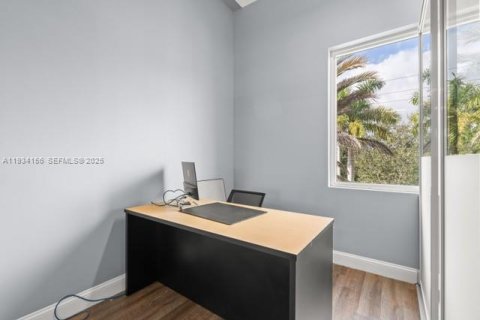 Immobilier commercial à vendre à Miramar, Floride № 2077140 - photo 6