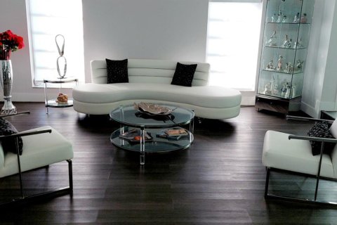 House in Hialeah, Florida 5 bedrooms, 274.8 sq.m. № 1992343 - photo 15