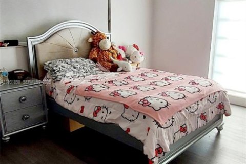 House in Hialeah, Florida 5 bedrooms, 274.8 sq.m. № 1992343 - photo 26