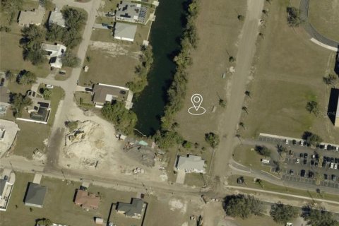 Land in Cape Coral, Florida № 2160928 - photo 3