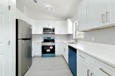 House in Ocala, Florida 3 bedrooms, 130.43 sq.m. № 2201774 - photo 15