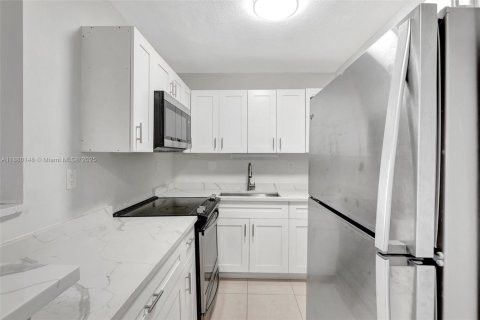 Condominio en alquiler en Oakland Park, Florida, 1 dormitorio, 55.74 m2 № 1929020 - foto 8