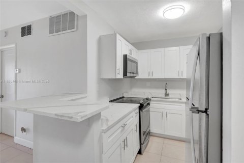 Condominio en alquiler en Oakland Park, Florida, 1 dormitorio, 55.74 m2 № 1929020 - foto 7