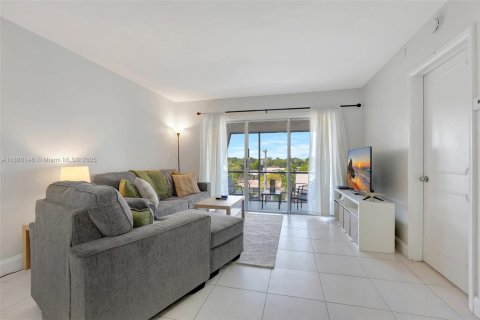 Condominio en alquiler en Oakland Park, Florida, 1 dormitorio, 55.74 m2 № 1929020 - foto 5