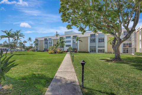 Condominio en alquiler en Oakland Park, Florida, 1 dormitorio, 55.74 m2 № 1929020 - foto 19