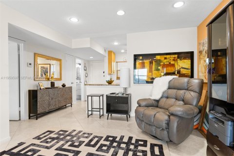 Condo in Boynton Beach, Florida, 1 bedroom  № 2020250 - photo 8