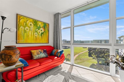 Condo in Boynton Beach, Florida, 1 bedroom  № 2020250 - photo 15