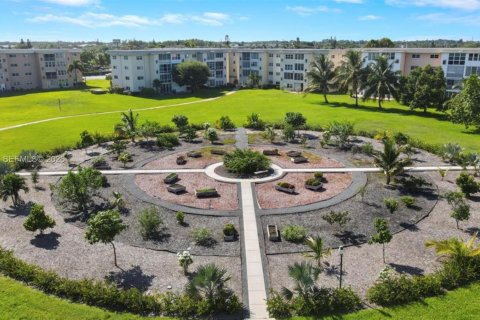 Condo in Boynton Beach, Florida, 1 bedroom  № 2020250 - photo 18