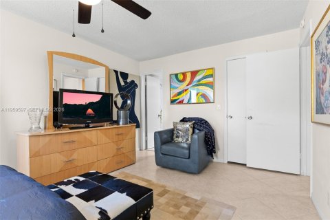 Condo in Boynton Beach, Florida, 1 bedroom  № 2020250 - photo 12