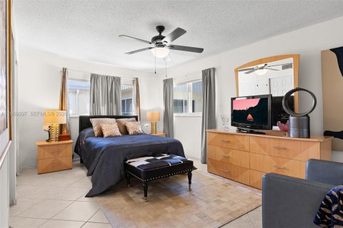 Condo in Boynton Beach, Florida, 1 bedroom  № 2020250 - photo 10