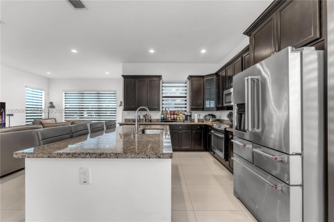 Casa en alquiler en Hialeah, Florida, 3 dormitorios, 212.84 m2 № 1993820 - foto 6