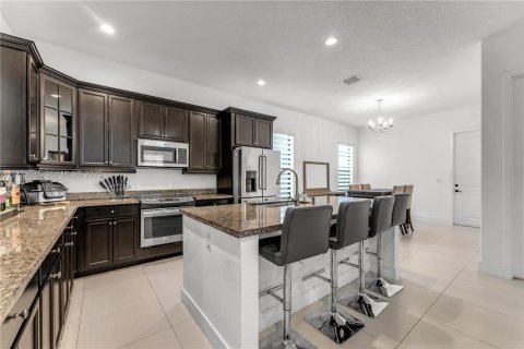 Casa en alquiler en Hialeah, Florida, 3 dormitorios, 212.84 m2 № 1993820 - foto 4