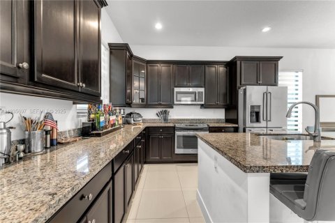 Casa en alquiler en Hialeah, Florida, 3 dormitorios, 212.84 m2 № 1993820 - foto 5