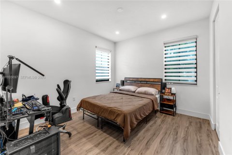Casa en alquiler en Hialeah, Florida, 3 dormitorios, 212.84 m2 № 1993820 - foto 16