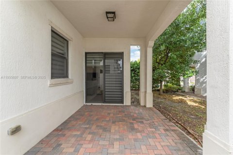 Casa en alquiler en Hialeah, Florida, 3 dormitorios, 212.84 m2 № 1993820 - foto 22