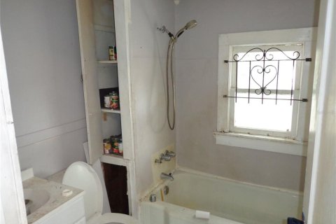 Commercial property in Tampa, Florida 136.01 sq.m. № 214494 - photo 11