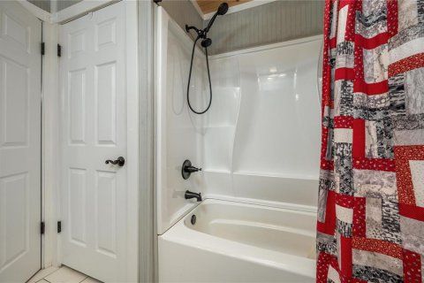 House in Winter Haven, Florida 3 bedrooms, 251.02 sq.m. № 2166883 - photo 24