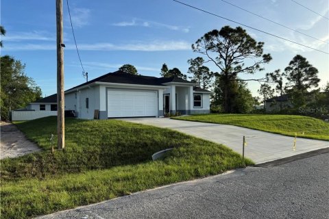 House in Lehigh Acres, Florida 3 bedrooms, 142.7 sq.m. № 1634666 - photo 3