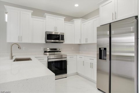 House in Lehigh Acres, Florida 3 bedrooms, 142.7 sq.m. № 1634666 - photo 8