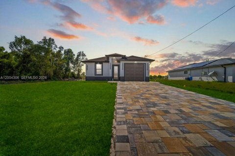 House in Lehigh Acres, Florida 3 bedrooms, 112.13 sq.m. № 2068555 - photo 2