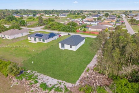 House in Lehigh Acres, Florida 3 bedrooms, 112.13 sq.m. № 2068555 - photo 28