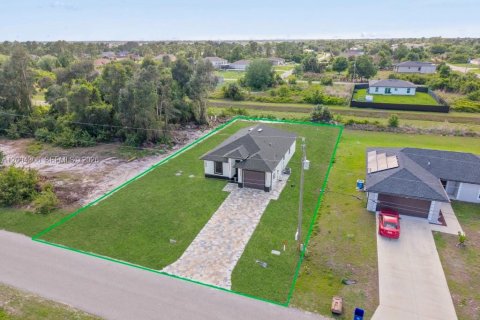 House in Lehigh Acres, Florida 3 bedrooms, 112.13 sq.m. № 2068555 - photo 27