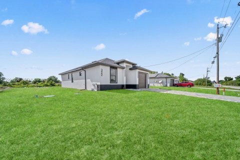 House in Lehigh Acres, Florida 3 bedrooms, 112.13 sq.m. № 2068555