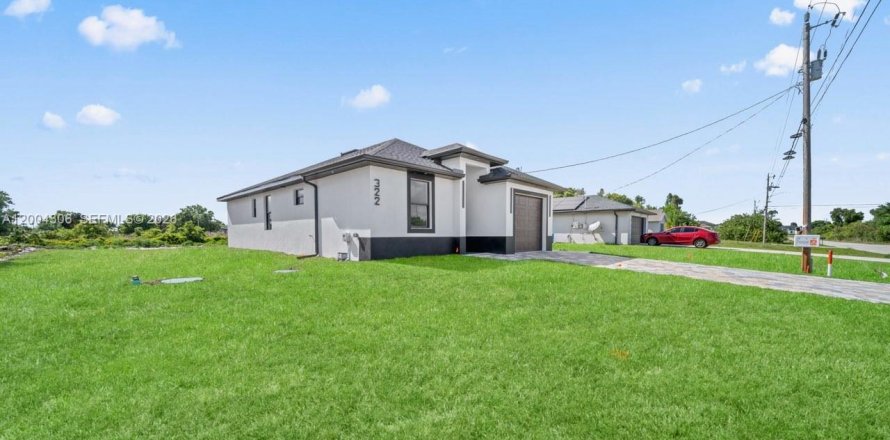 House in Lehigh Acres, Florida 3 bedrooms, 112.13 sq.m. № 2068555