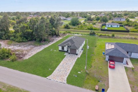 House in Lehigh Acres, Florida 3 bedrooms, 112.13 sq.m. № 2068555 - photo 26