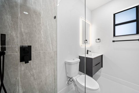 House in Lehigh Acres, Florida 3 bedrooms, 112.13 sq.m. № 2068555 - photo 17