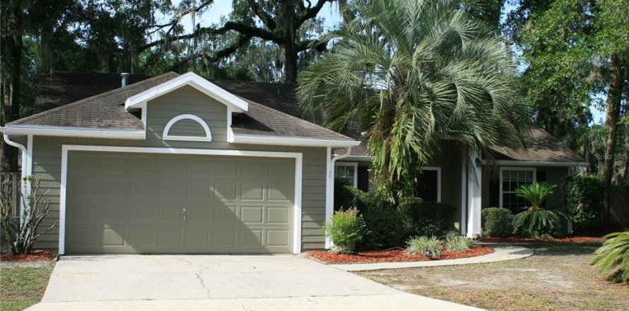 House in Gainesville, Florida 3 bedrooms, 155.89 sq.m. № 1769775